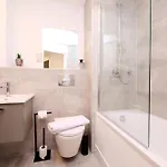 Apartment Charms At Citygate With Free Use Of Onsite Gym York
