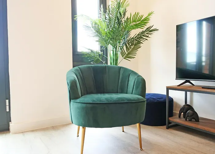 Апартаменты Charms At Citygate With Free Use Of Onsite Gym Йорк